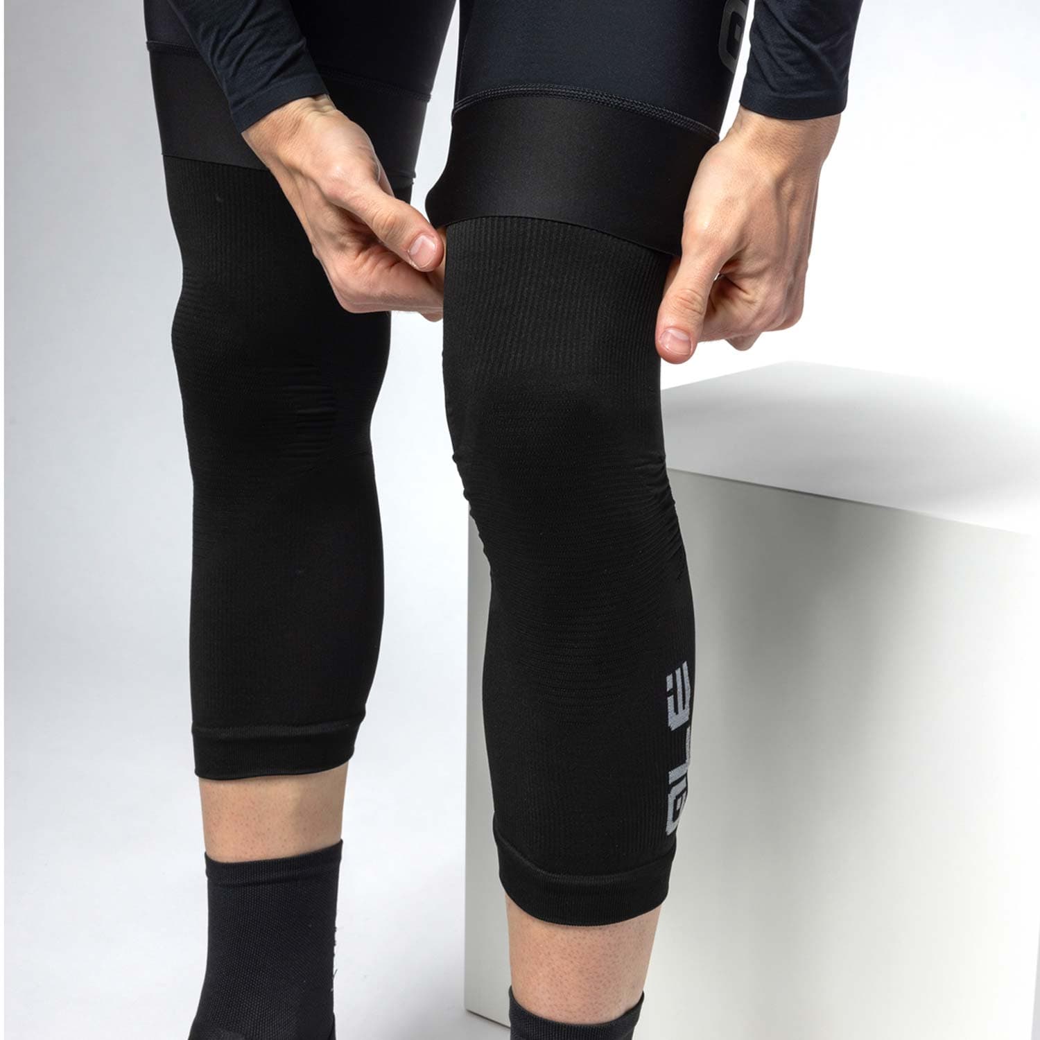 Ale Clothing Seamless Kneewarmers — detail view 2