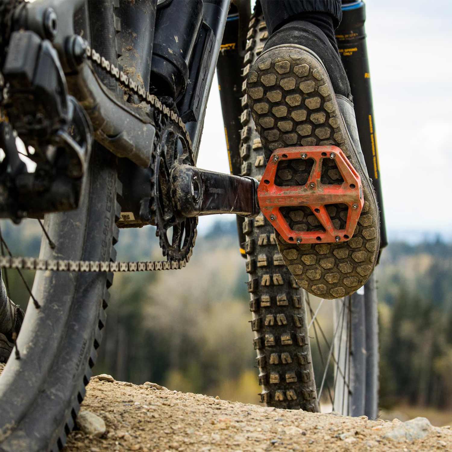Look Trail Fusion Flat Red Pedals — detail view 4