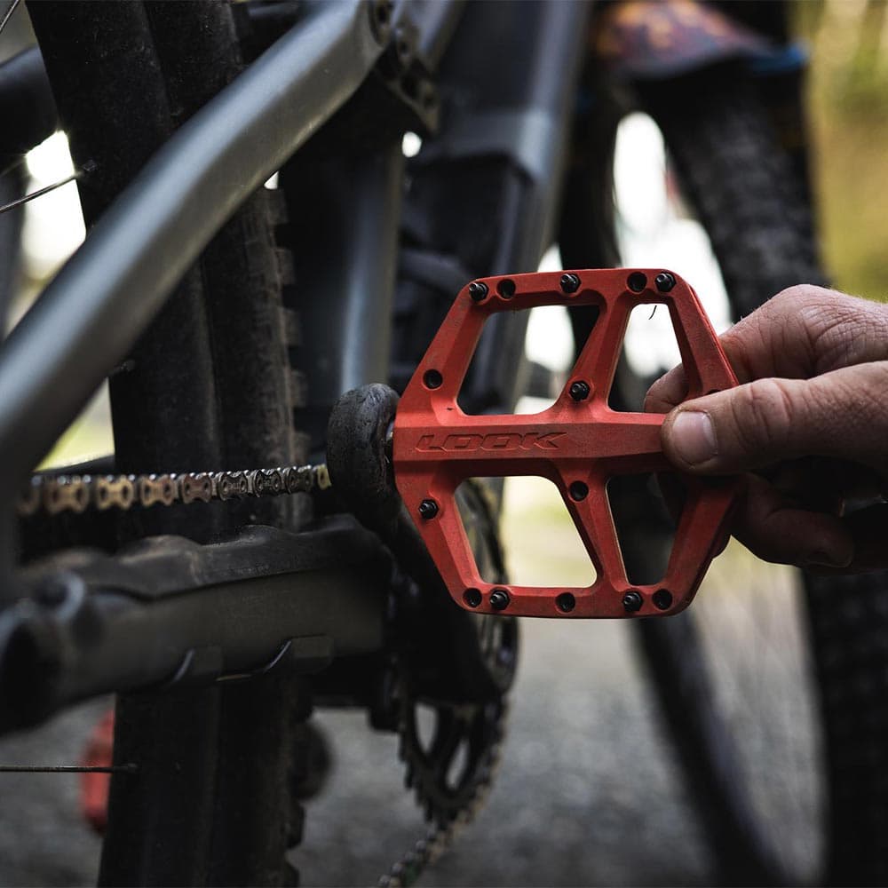 Look Trail Fusion Flat Red Pedals — detail view 5