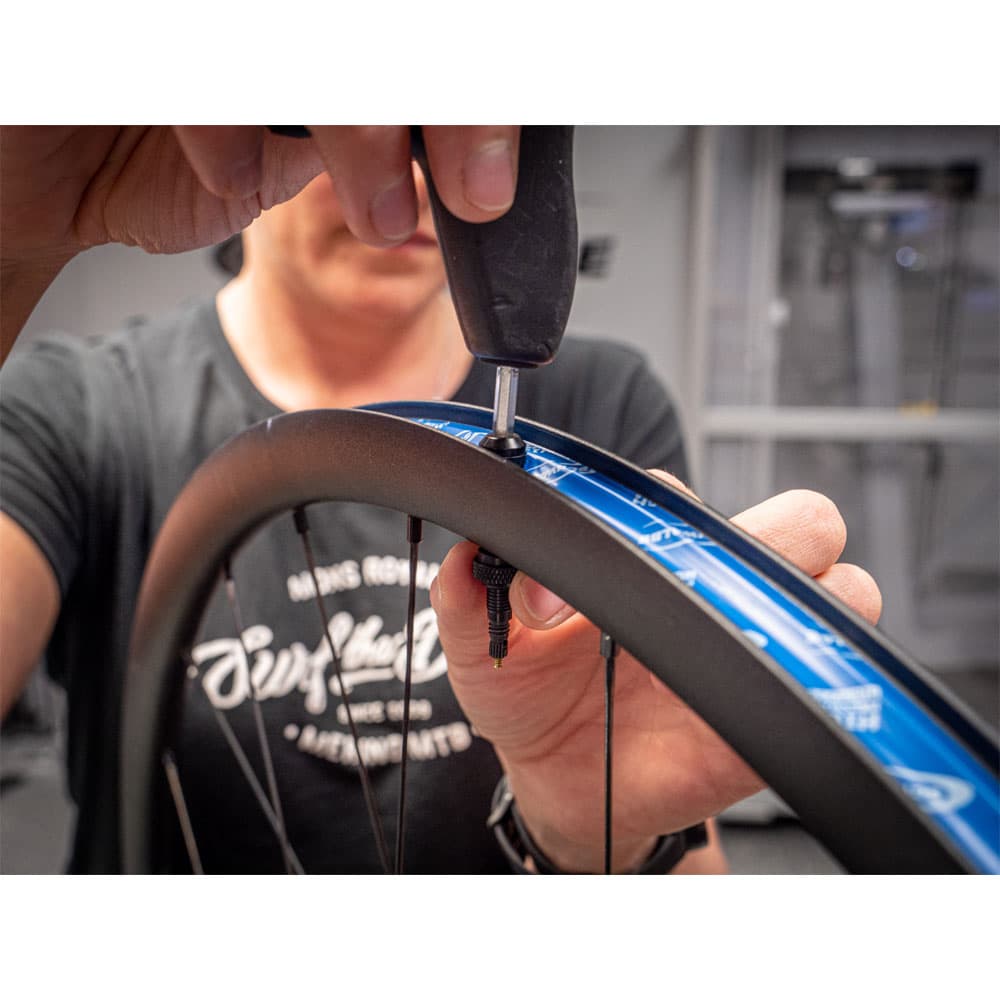 Schwalbe Utlv Tubeless Valves — detail view 6